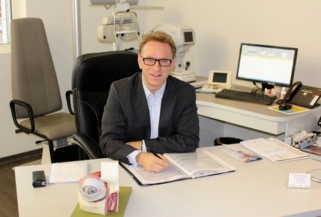Docteur Hervé CHENAL Spécialiste de la chirurgie oculoplastique et esthétique IEVR Docteur Hervé CHENAL Spécialiste de la chirurgie oculoplastique et esthétique IEVR